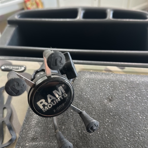 AutoExec desk with RAM Mounts x-grip cell phone holder - good condition - Picture 11 of 11